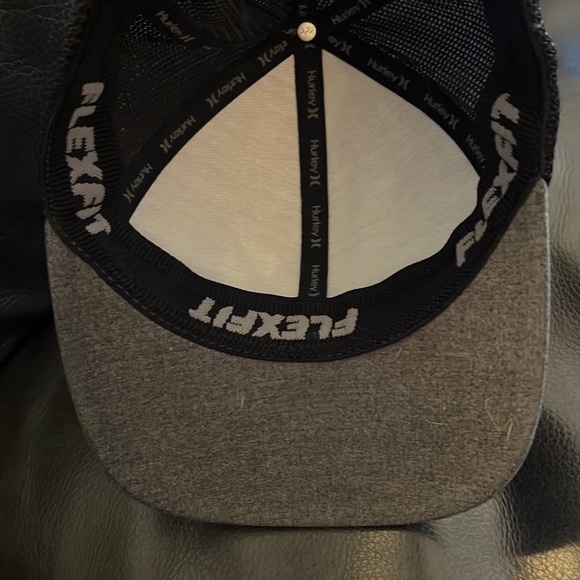 Hurley flex fit hat in small - medium - Picture 5 of 6
